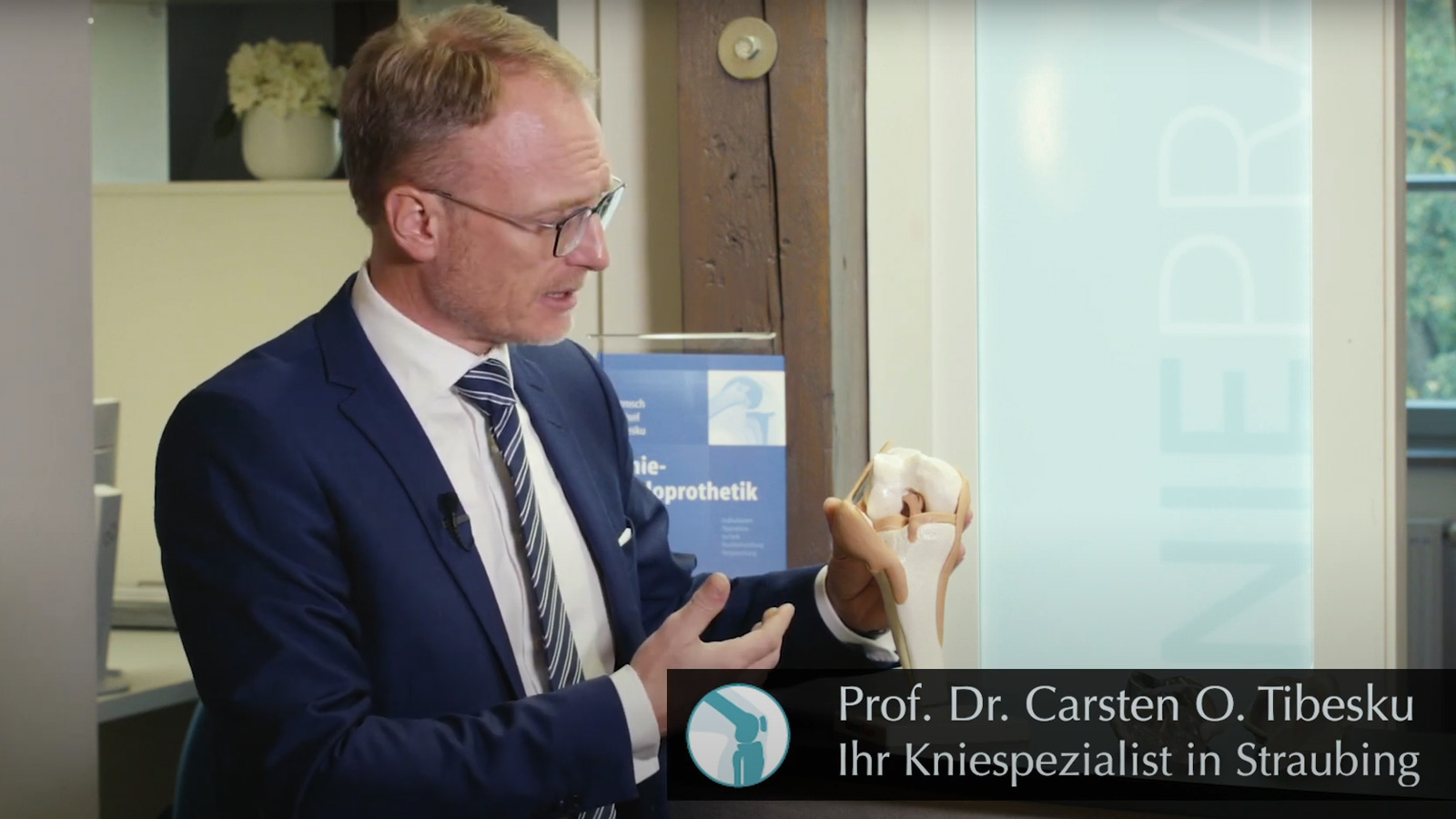 Was ist eine Teilknieprothese? Erklärt im Video von Dr. Tibesku
