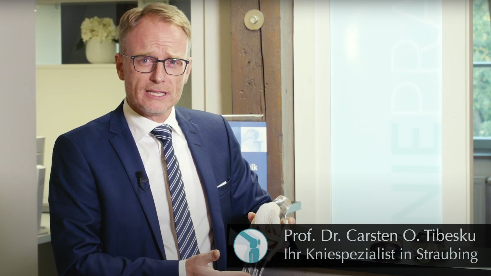 Totalprothese - im Video wird die Kniegelenkprothese erklärt